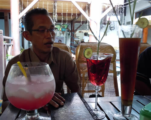 Bapak Irhamni makan siang di Raminten bersama Smile Group Yogyakarta