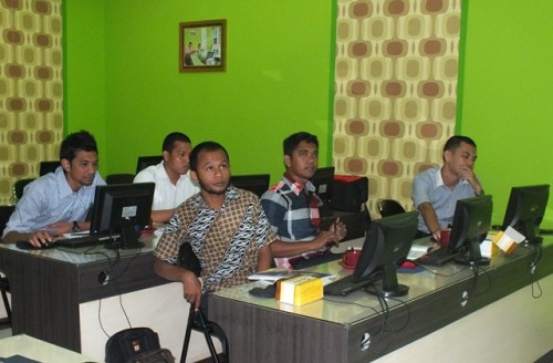 tenaga administrator GIS