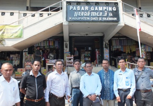Studi banding di pasar tradisional Gamping